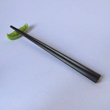 Load image into Gallery viewer, Green Peas Chopstick Rest